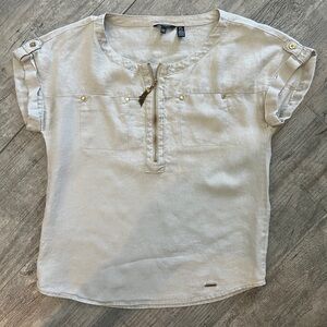 Ellen Tracy 100% Linen Beige Short Sleeve Top with gold details Sz S LIKE NEW